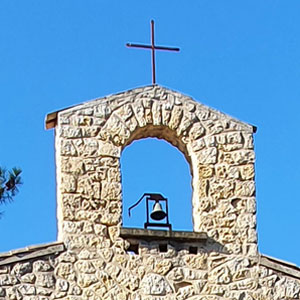 Le haut du Temple de Soulac avec sa croix