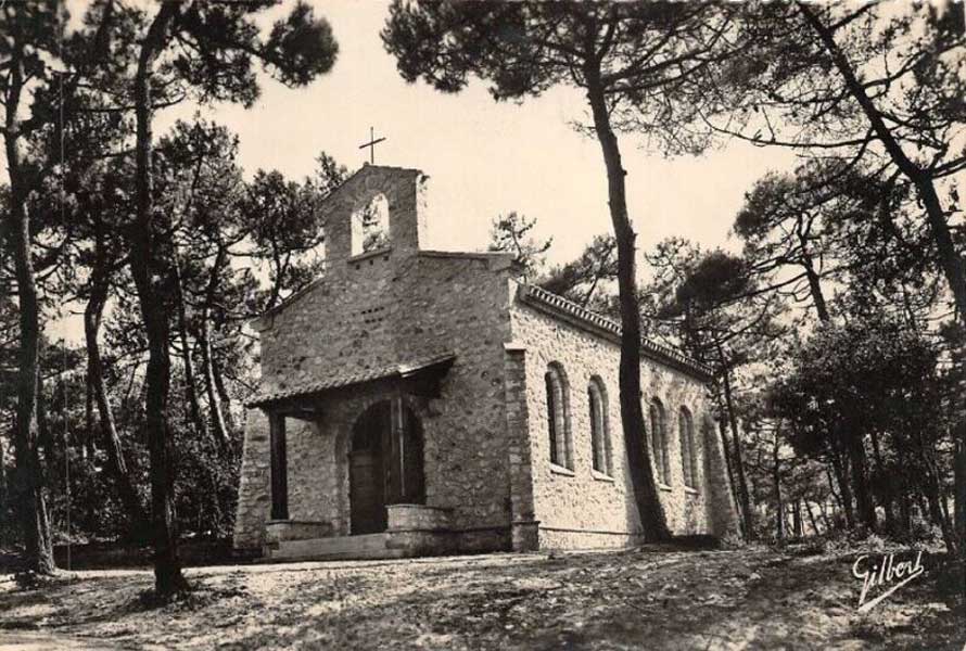 Le Temple protestant de Soulac peu de temps après sa construction en 1939. Scan d'une carte postale de l'époque